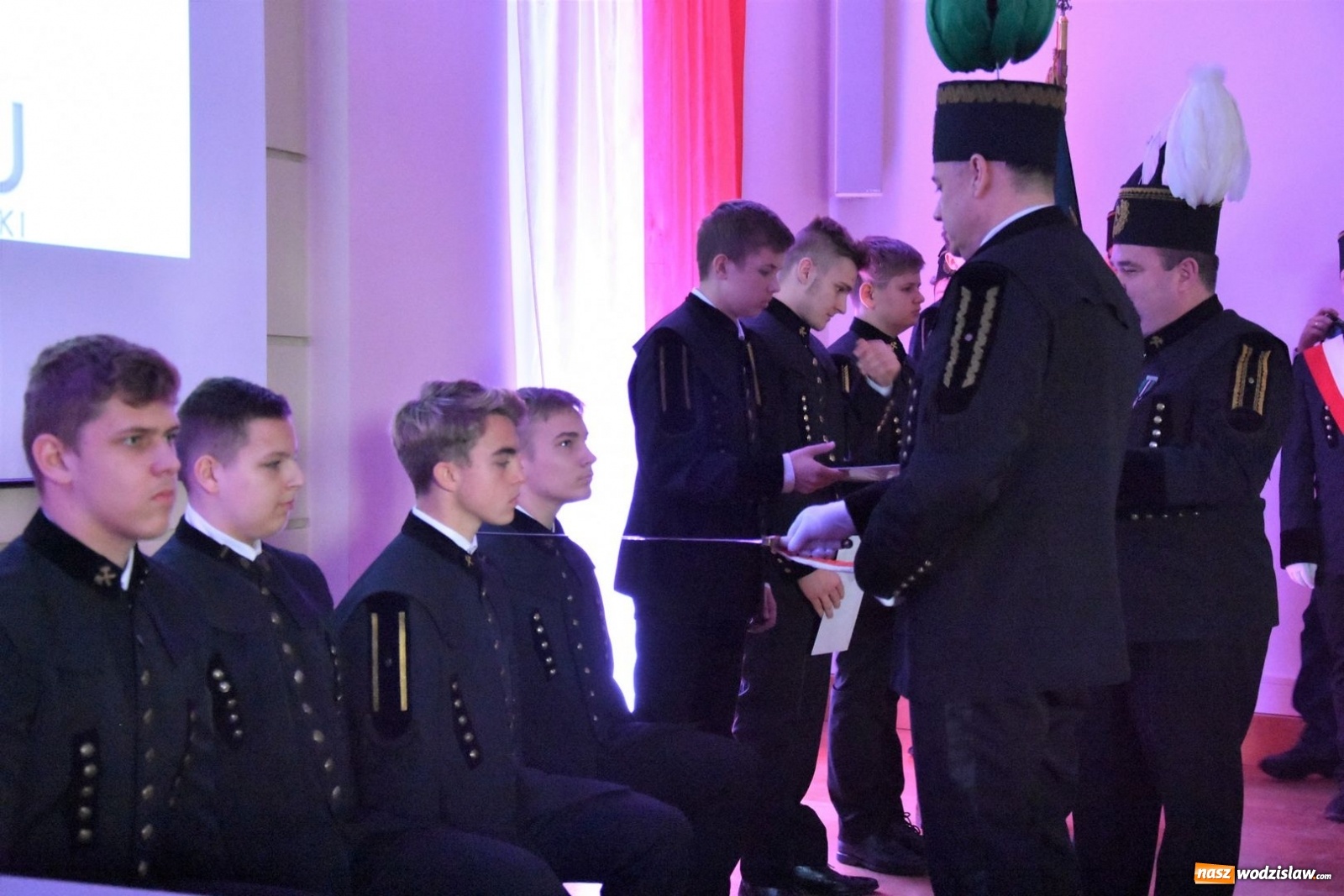 Zdjęcie w galerii na portalu naszwodzislaw.com: Idą w przyszłość z echem tradycji wiadomości z regionu