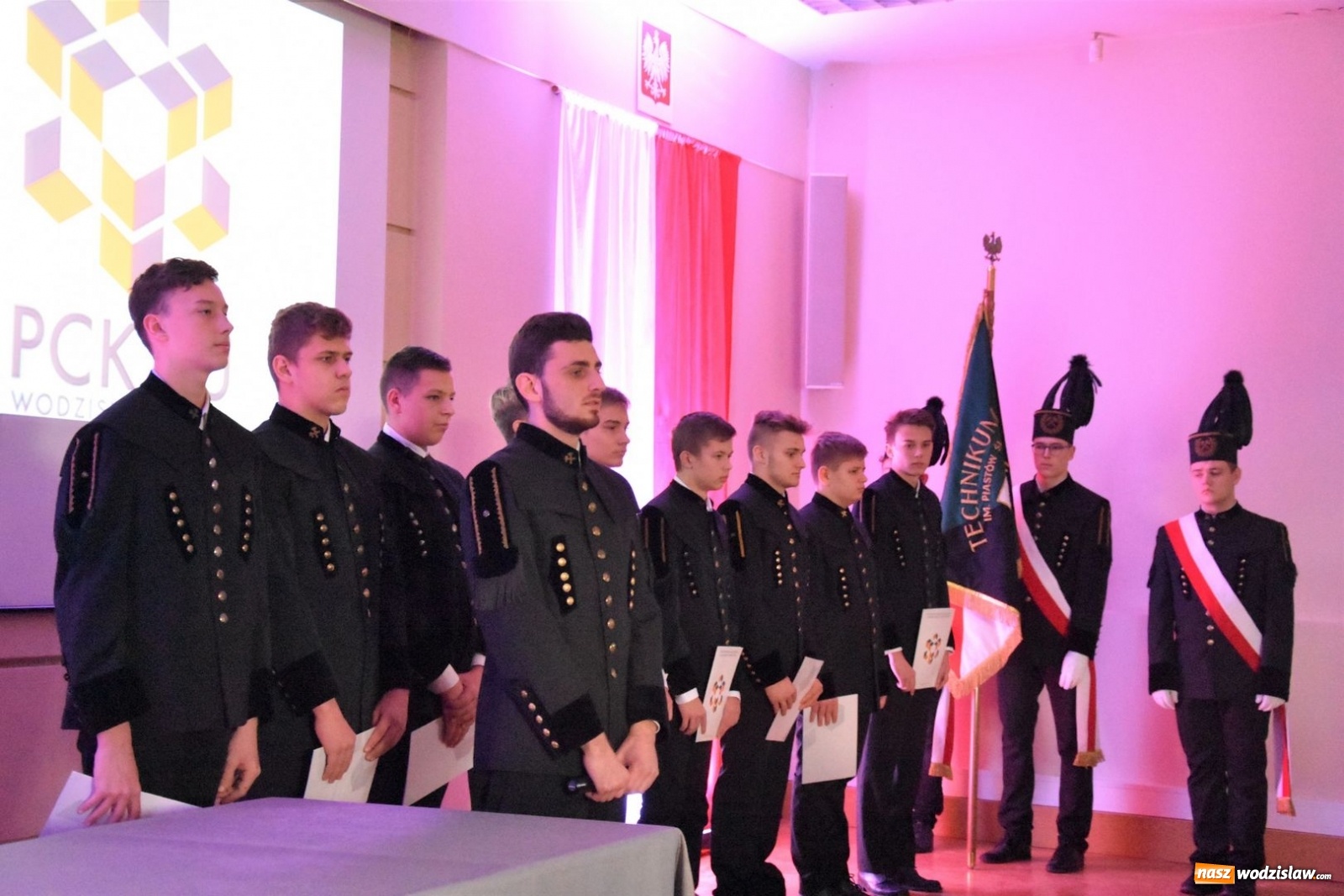 Zdjęcie w galerii na portalu naszwodzislaw.com: Idą w przyszłość z echem tradycji wiadomości z regionu