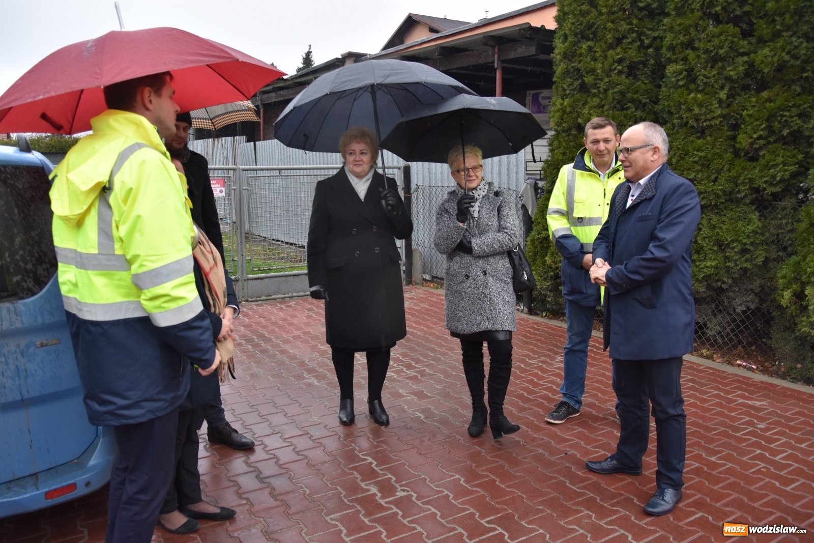 Zdjęcie w galerii na portalu naszwodzislaw.com: Rymera w Radlinie po końcowym odbiorze wiadomości z regionu