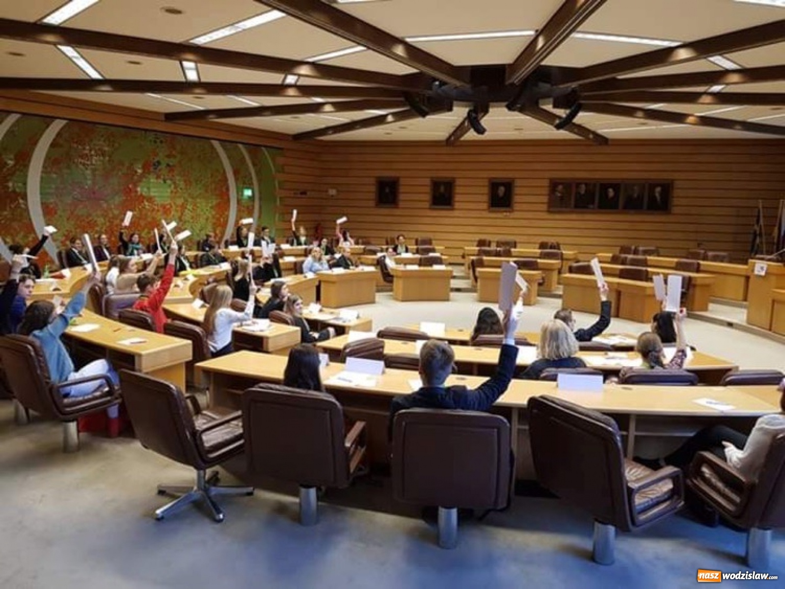 Zdjęcie w galerii na portalu naszwodzislaw.com: Uczennice wodzisławskiego Ekonomika gotowe do wystąpienia w ONZ wiadomości z regionu