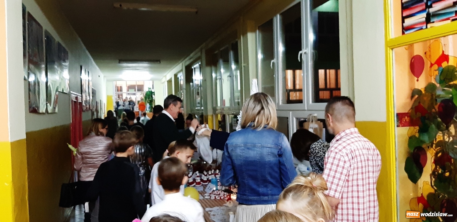 Zdjęcie w galerii na portalu naszwodzislaw.com: Wyjątkowe Andrzejki w SP 10 wiadomości z regionu