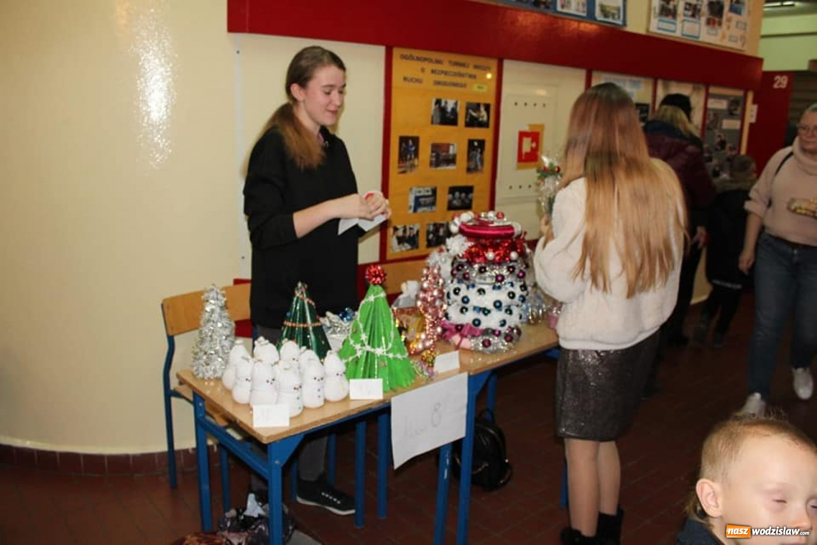 Zdjęcie w galerii na portalu naszwodzislaw.com: Charytatywny kiermasz świąteczny dla małej Igi wiadomości z regionu