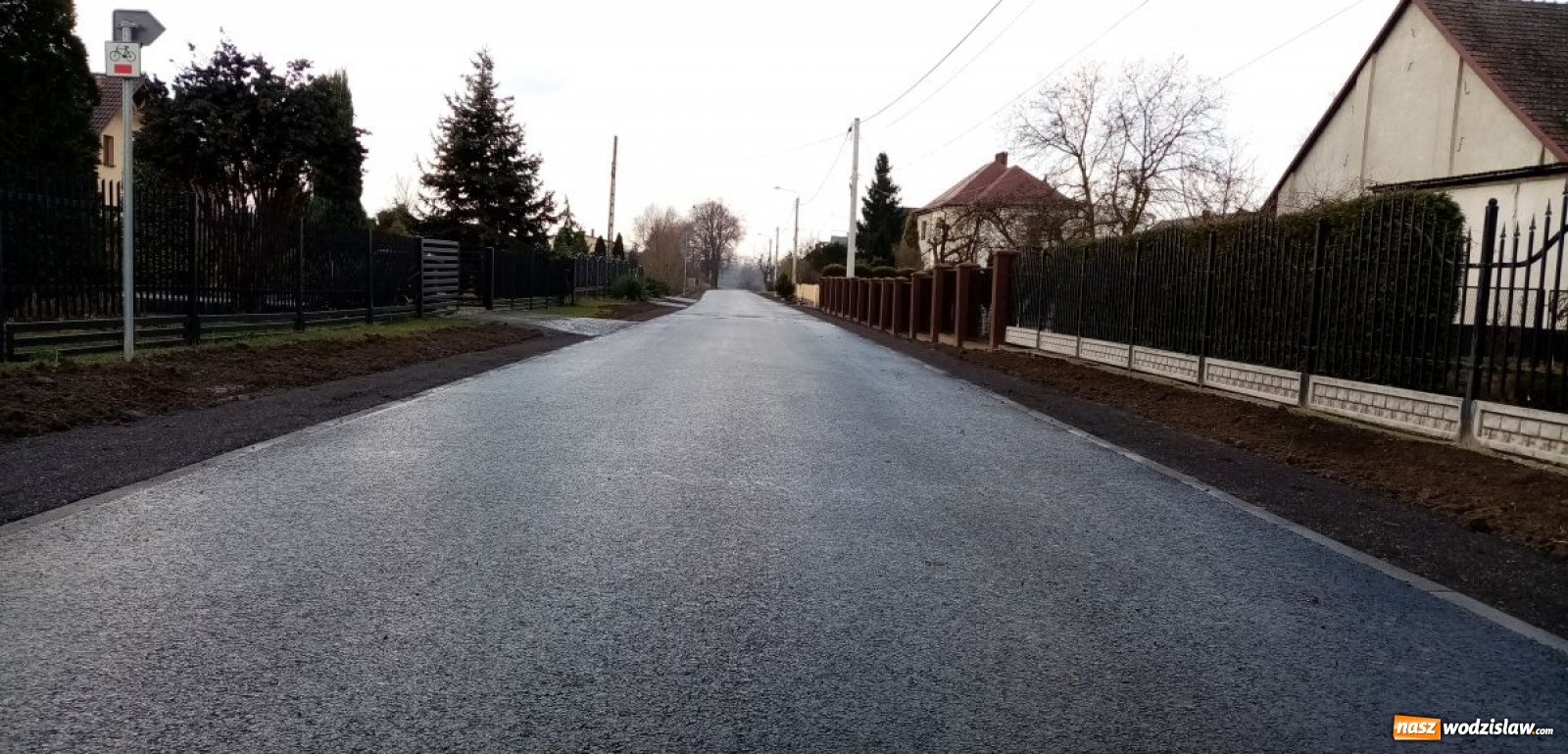 Zdjęcie w galerii na portalu naszwodzislaw.com: Wiejska w Uchylsku otwarta dla ruchu wiadomości z regionu