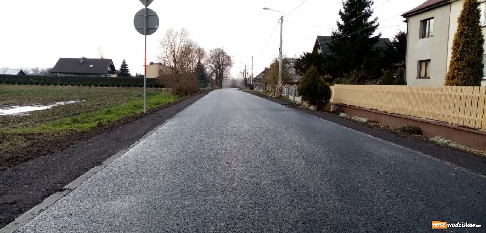 Zdjęcie w galerii na portalu naszwodzislaw.com: Wiejska w Uchylsku otwarta dla ruchu wiadomości z regionu