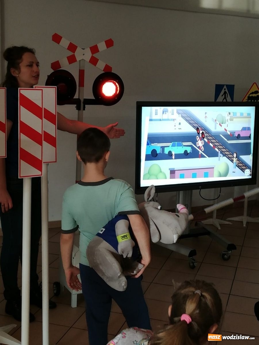 Zdjęcie w galerii na portalu naszwodzislaw.com: Kolejowe ABC, czyli o bezpieczeństwie na torach wiadomości z regionu