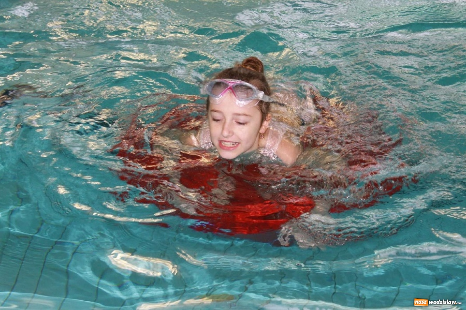 Zdjęcie w galerii na portalu naszwodzislaw.com: Mikołaj na mokro w Połomi wiadomości z regionu