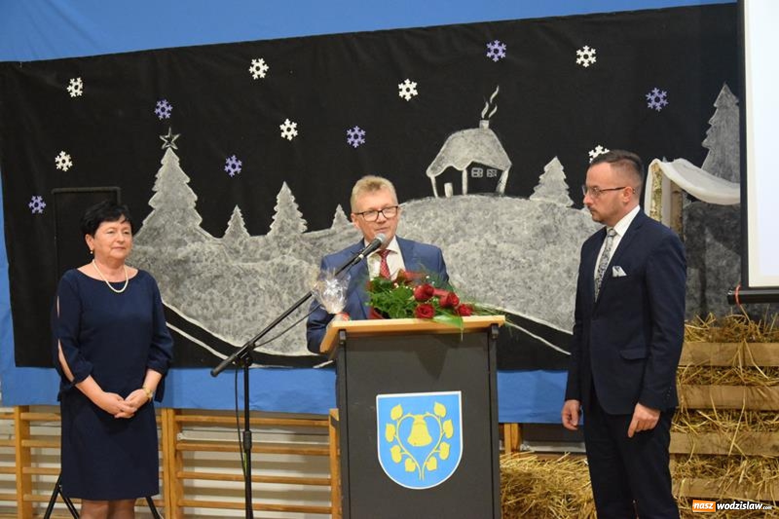 Zdjęcie w galerii na portalu naszwodzislaw.com: Mszana. Świąteczne kolędowanie w zmodernizowanej szkole [FOTO] wiadomości z regionu