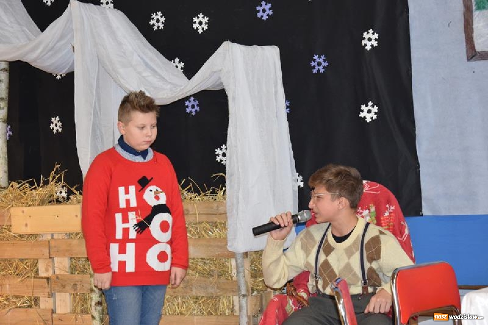 Zdjęcie w galerii na portalu naszwodzislaw.com: Mszana. Świąteczne kolędowanie w zmodernizowanej szkole [FOTO] wiadomości z regionu