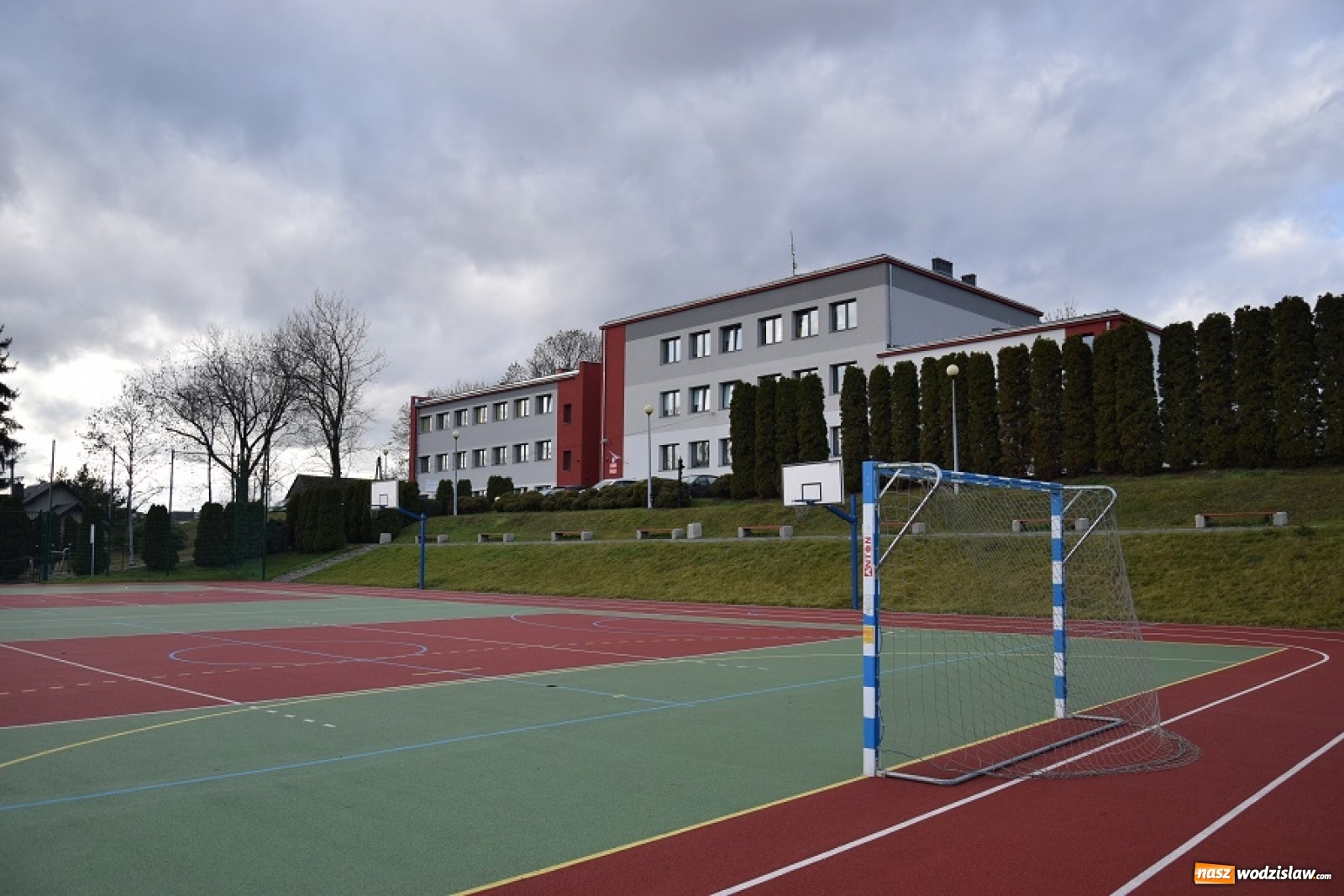 Zdjęcie w galerii na portalu naszwodzislaw.com: Szkoła w Mszanie już po remoncie wiadomości z regionu