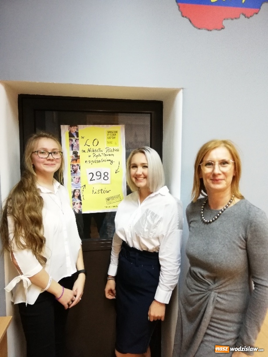 Zdjęcie w galerii na portalu naszwodzislaw.com: Maraton pisania listów Amnesty International na Skalnej wiadomości z regionu