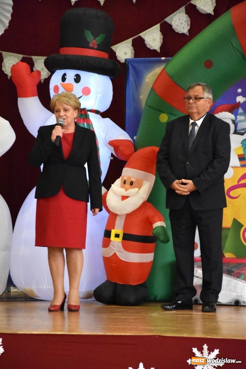 Zdjęcie w galerii na portalu naszwodzislaw.com: Powiatowe Mikołajki 2019. Zobacz wideorelację wiadomości z regionu