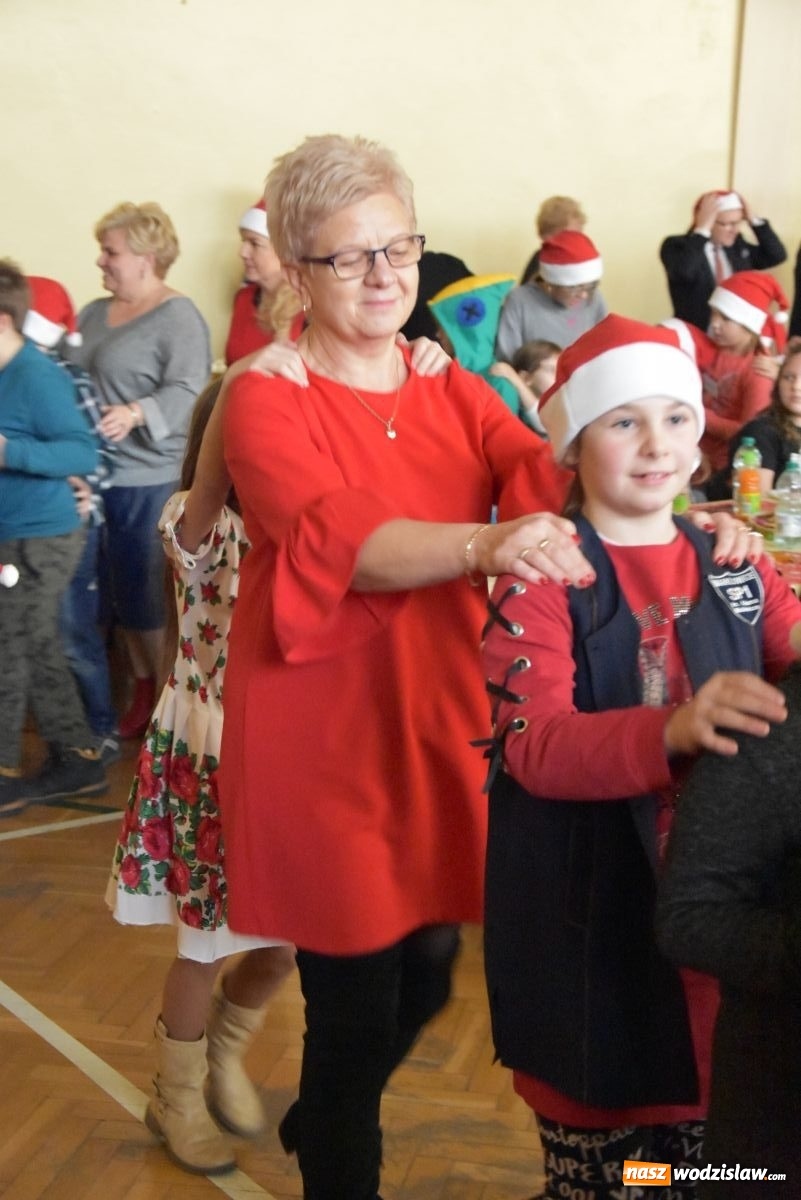 Zdjęcie w galerii na portalu naszwodzislaw.com: Powiatowe Mikołajki 2019. Zobacz wideorelację wiadomości z regionu
