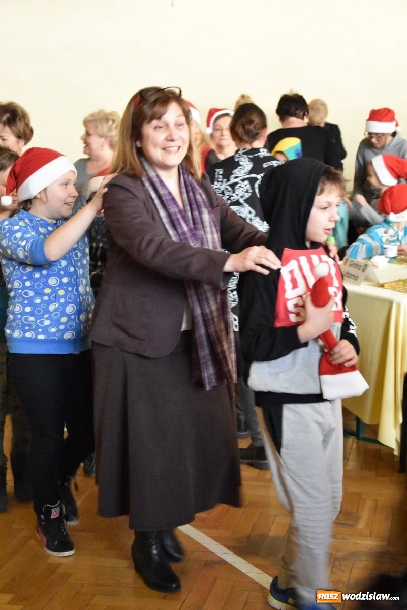 Zdjęcie w galerii na portalu naszwodzislaw.com: Powiatowe Mikołajki 2019. Zobacz wideorelację wiadomości z regionu