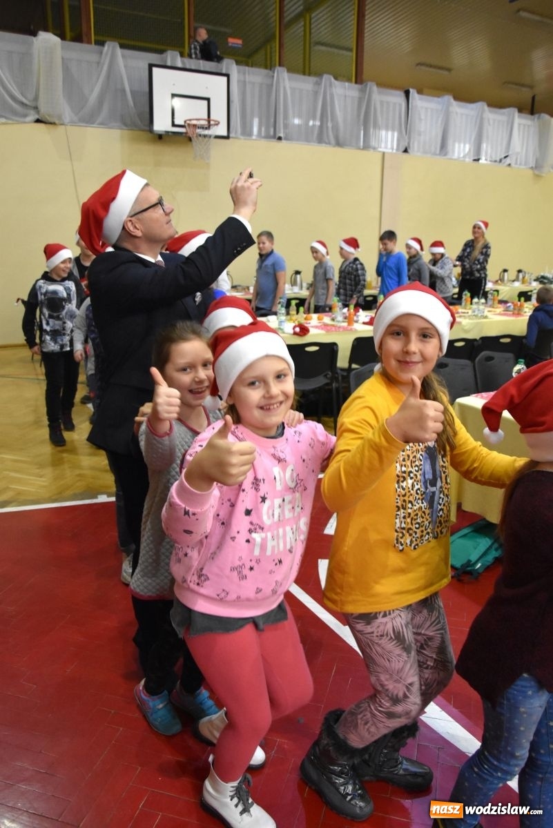 Zdjęcie w galerii na portalu naszwodzislaw.com: Powiatowe Mikołajki 2019. Zobacz wideorelację wiadomości z regionu