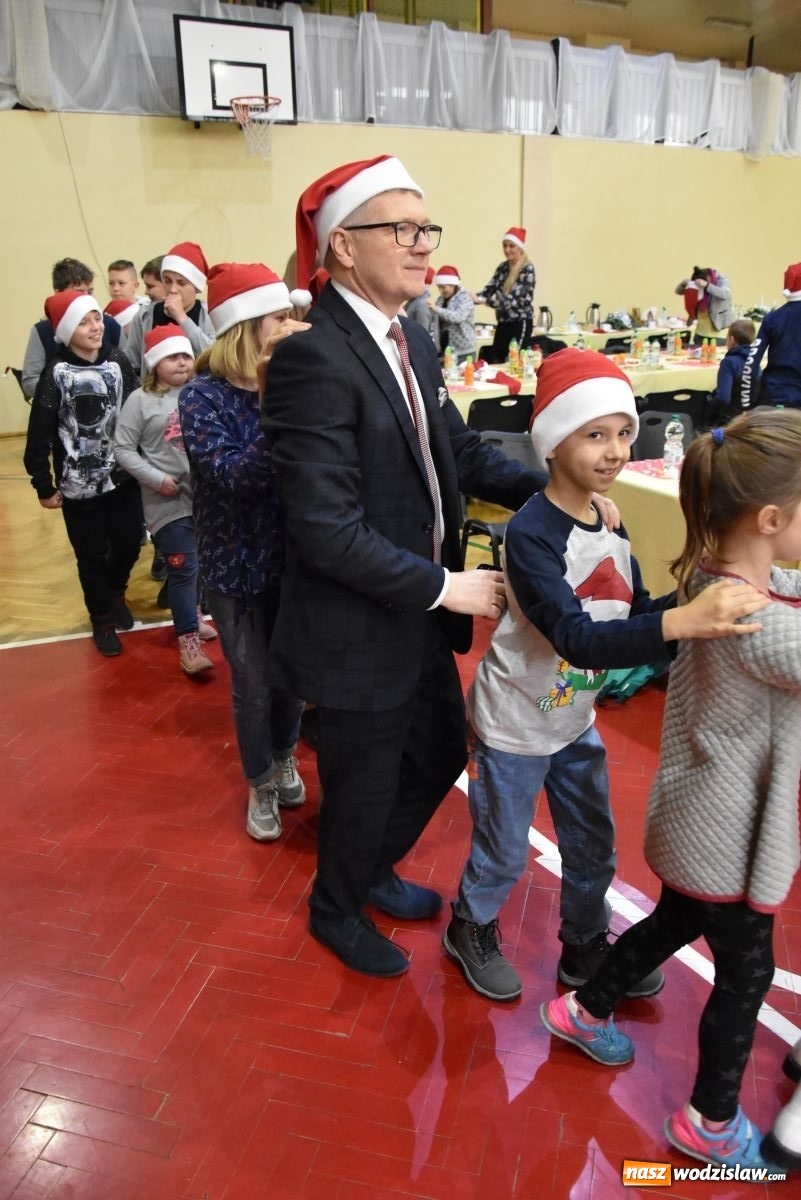 Zdjęcie w galerii na portalu naszwodzislaw.com: Powiatowe Mikołajki 2019. Zobacz wideorelację wiadomości z regionu