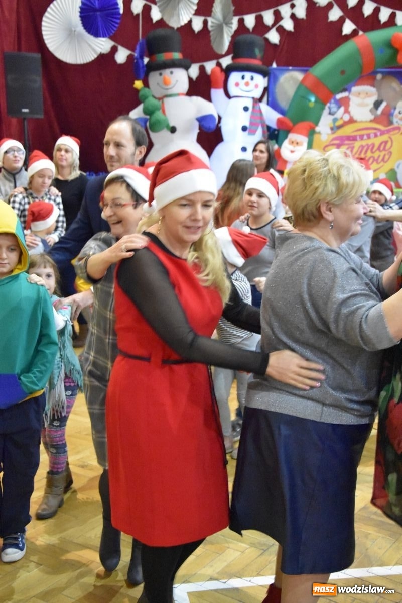 Zdjęcie w galerii na portalu naszwodzislaw.com: Powiatowe Mikołajki 2019. Zobacz wideorelację wiadomości z regionu