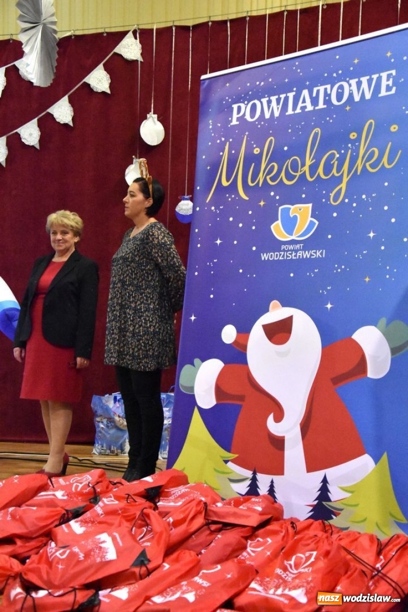 Zdjęcie w galerii na portalu naszwodzislaw.com: Powiatowe Mikołajki 2019. Zobacz wideorelację wiadomości z regionu