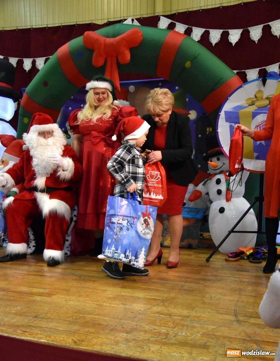 Zdjęcie w galerii na portalu naszwodzislaw.com: Powiatowe Mikołajki 2019. Zobacz wideorelację wiadomości z regionu