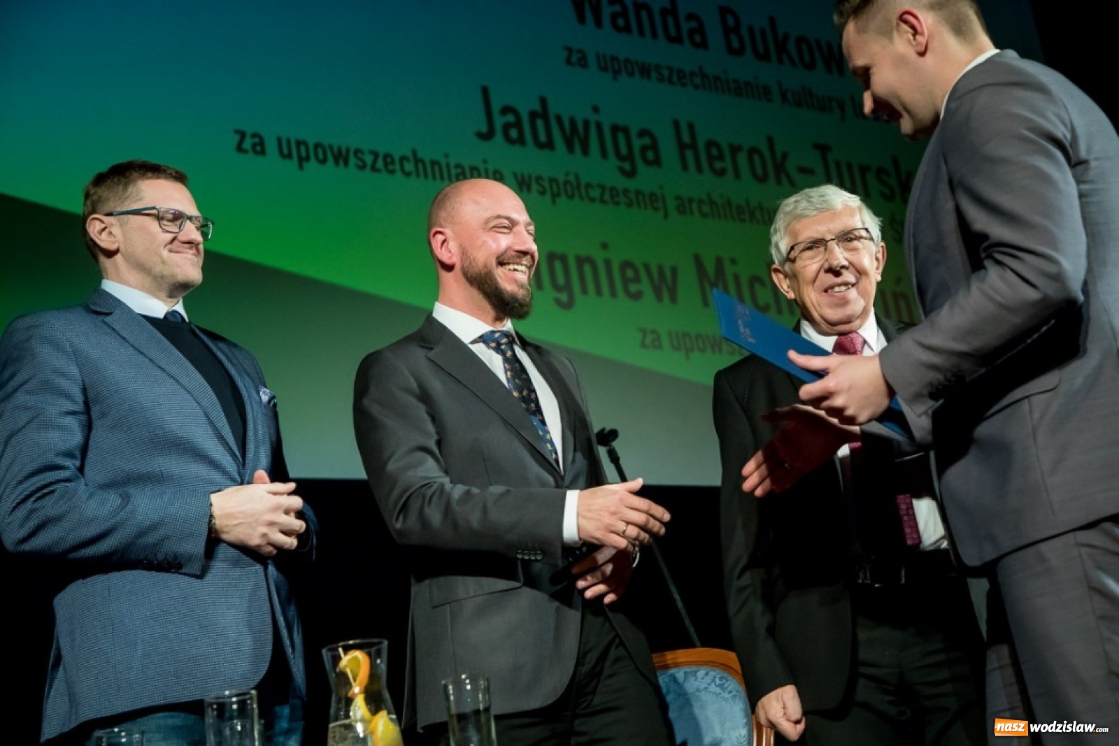 Zdjęcie w galerii na portalu naszwodzislaw.com: Wanda Bukowska z prestiżową nagrodą wiadomości z regionu