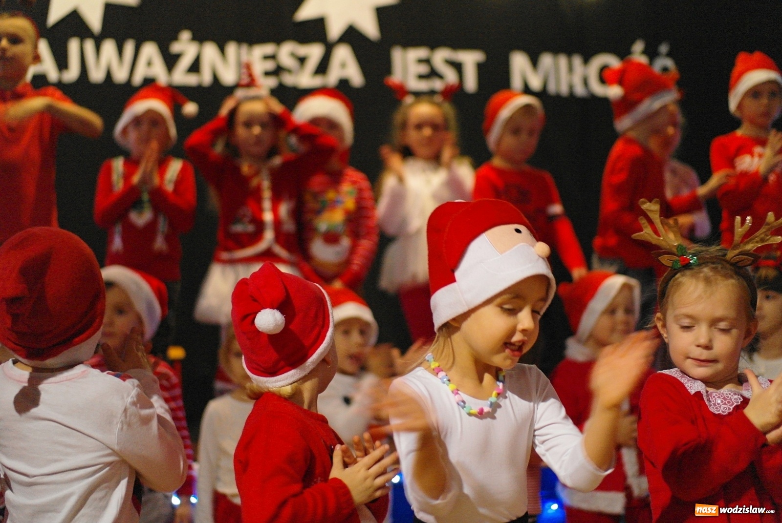 Zdjęcie w galerii na portalu naszwodzislaw.com: W świątecznym nastroju w ZSP 4 wiadomości z regionu