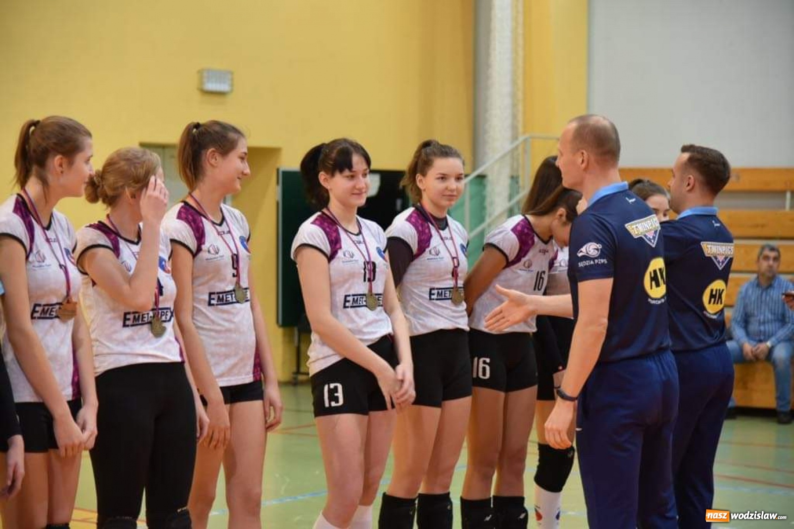 Zdjęcie w galerii na portalu naszwodzislaw.com: Siatkarki wodzisławskiej Zorzy z Pucharem Prezydenta wiadomości z regionu