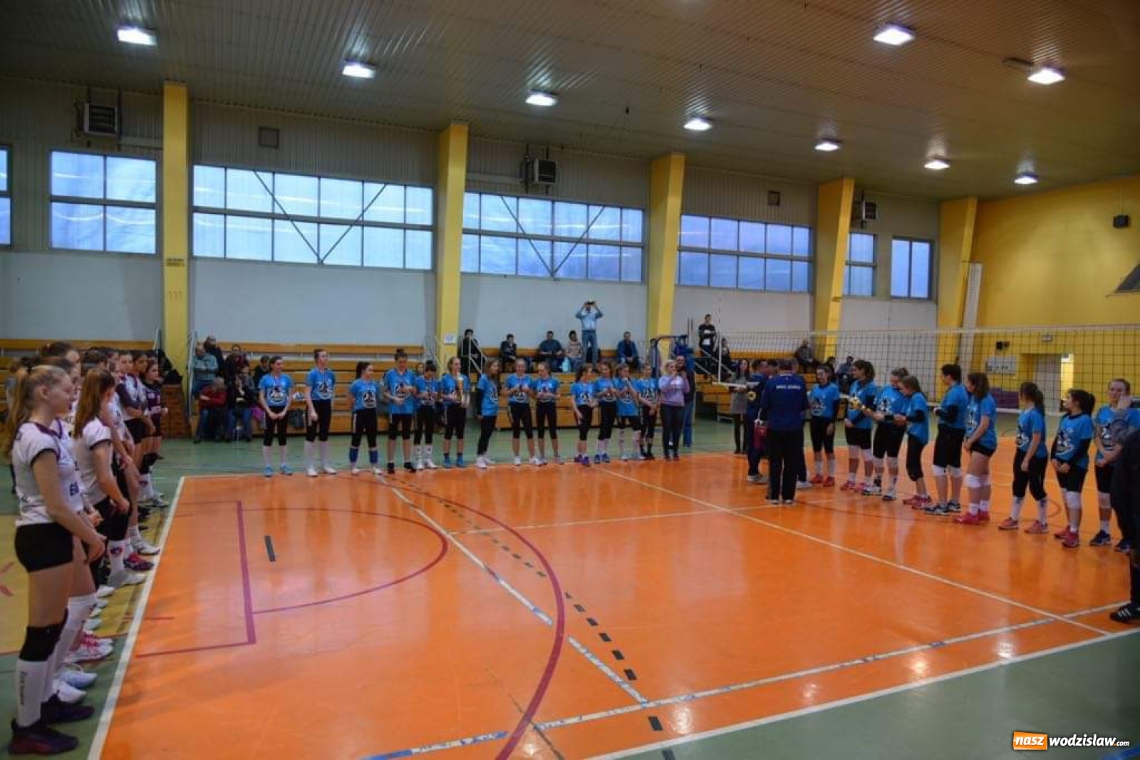 Zdjęcie w galerii na portalu naszwodzislaw.com: Siatkarki wodzisławskiej Zorzy z Pucharem Prezydenta wiadomości z regionu