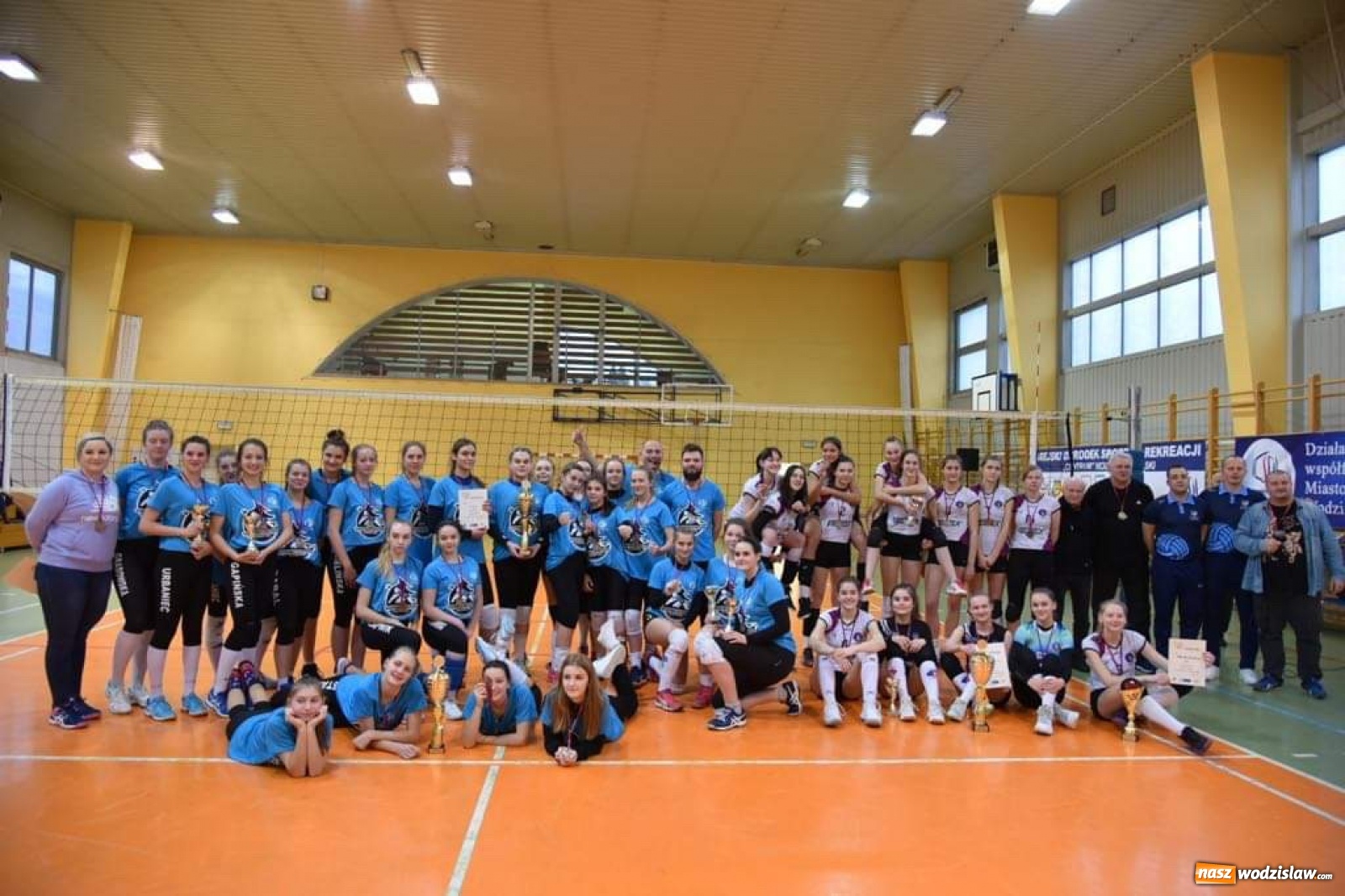 Zdjęcie w galerii na portalu naszwodzislaw.com: Siatkarki wodzisławskiej Zorzy z Pucharem Prezydenta wiadomości z regionu