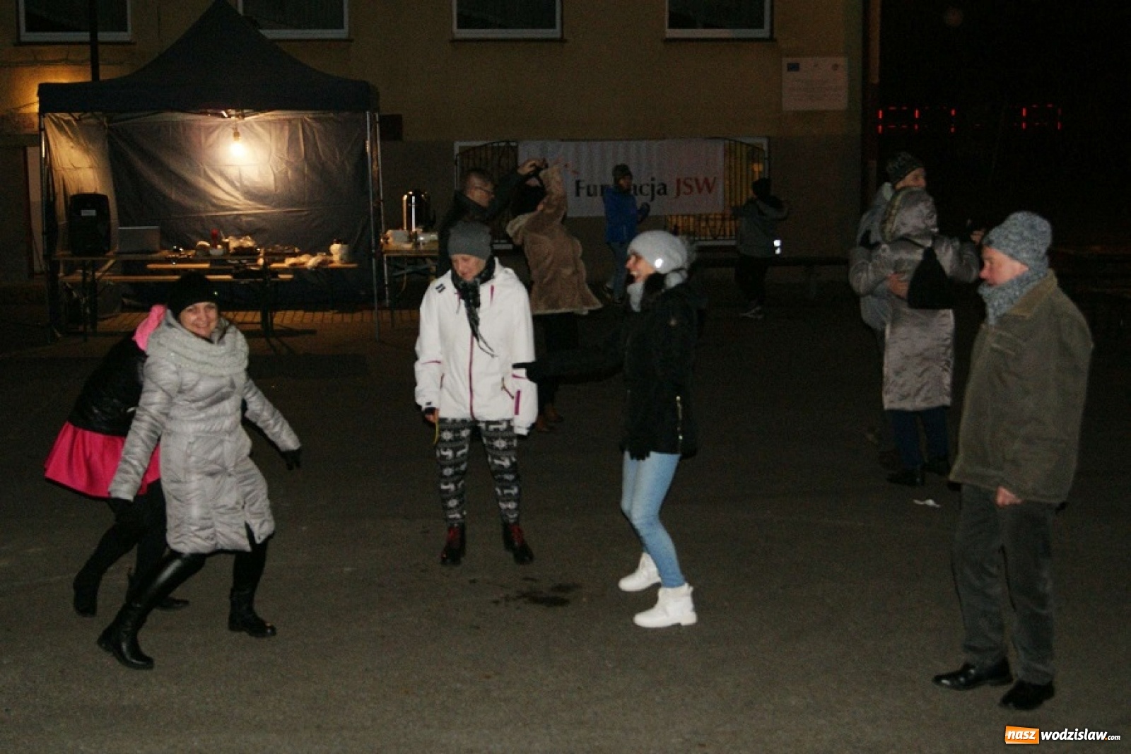 Zdjęcie w galerii na portalu naszwodzislaw.com: Gmina Mszana powitała Nowy Rok pod chmurką wiadomości z regionu