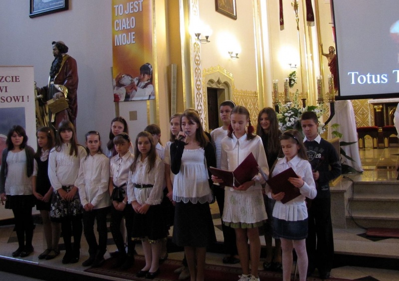 Zdjęcie w galerii na portalu naszwodzislaw.com: Wieczór papieski w Wodzisławiu wiadomości z regionu