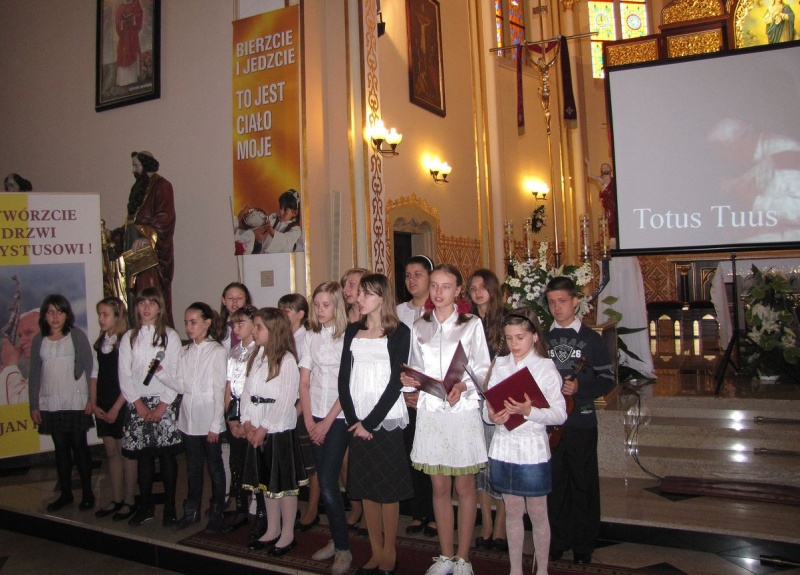 Zdjęcie w galerii na portalu naszwodzislaw.com: Wieczór papieski w Wodzisławiu wiadomości z regionu