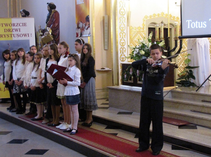 Zdjęcie w galerii na portalu naszwodzislaw.com: Wieczór papieski w Wodzisławiu wiadomości z regionu