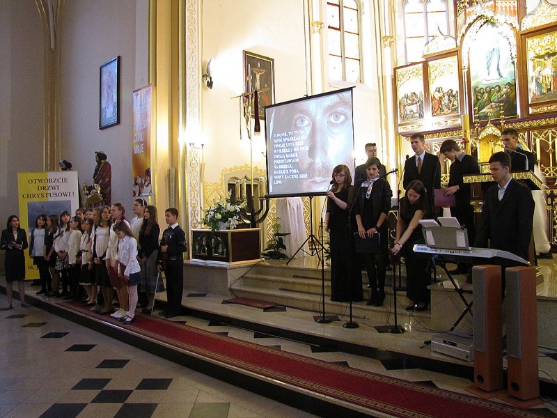 Zdjęcie w galerii na portalu naszwodzislaw.com: Wieczór papieski w Wodzisławiu wiadomości z regionu