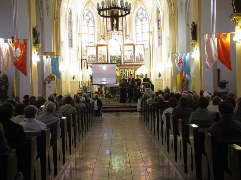 Zdjęcie w galerii na portalu naszwodzislaw.com: Wieczór papieski w Wodzisławiu wiadomości z regionu