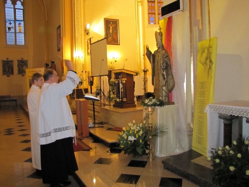 Zdjęcie w galerii na portalu naszwodzislaw.com: Wieczór papieski w Wodzisławiu wiadomości z regionu