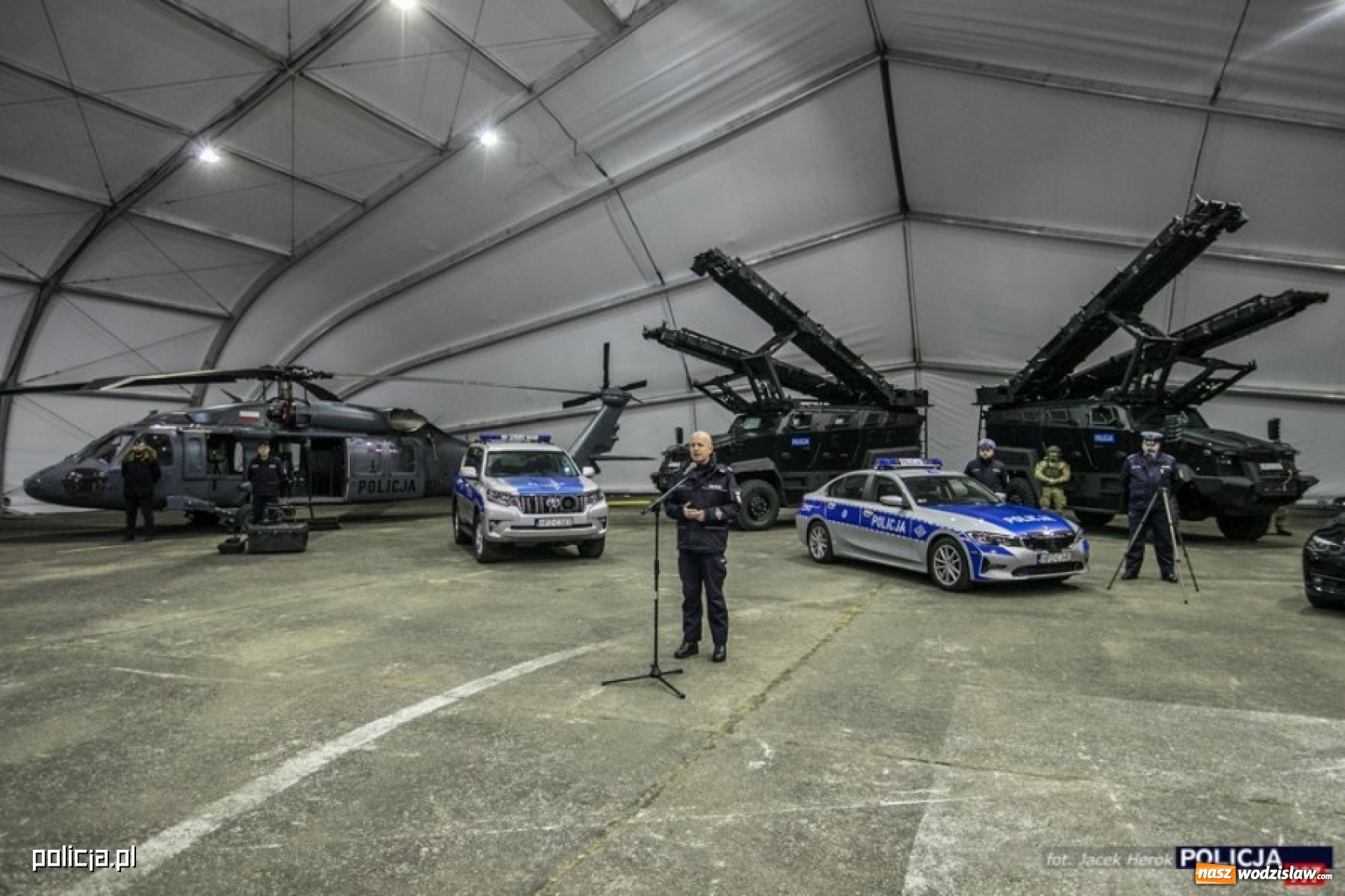 Zdjęcie w galerii na portalu naszwodzislaw.com: Polska policja chwali się nowoczesnym sprzętem [FOTO i WIDEO] wiadomości z regionu