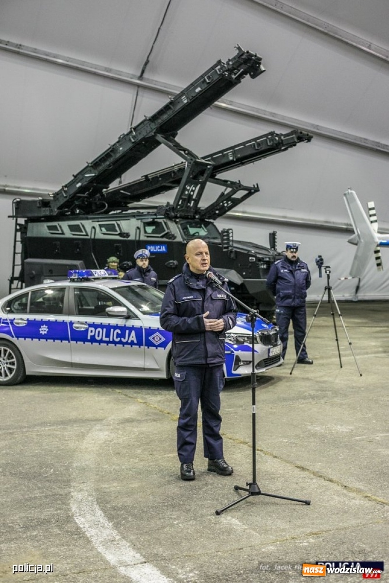 Zdjęcie w galerii na portalu naszwodzislaw.com: Polska policja chwali się nowoczesnym sprzętem [FOTO i WIDEO] wiadomości z regionu