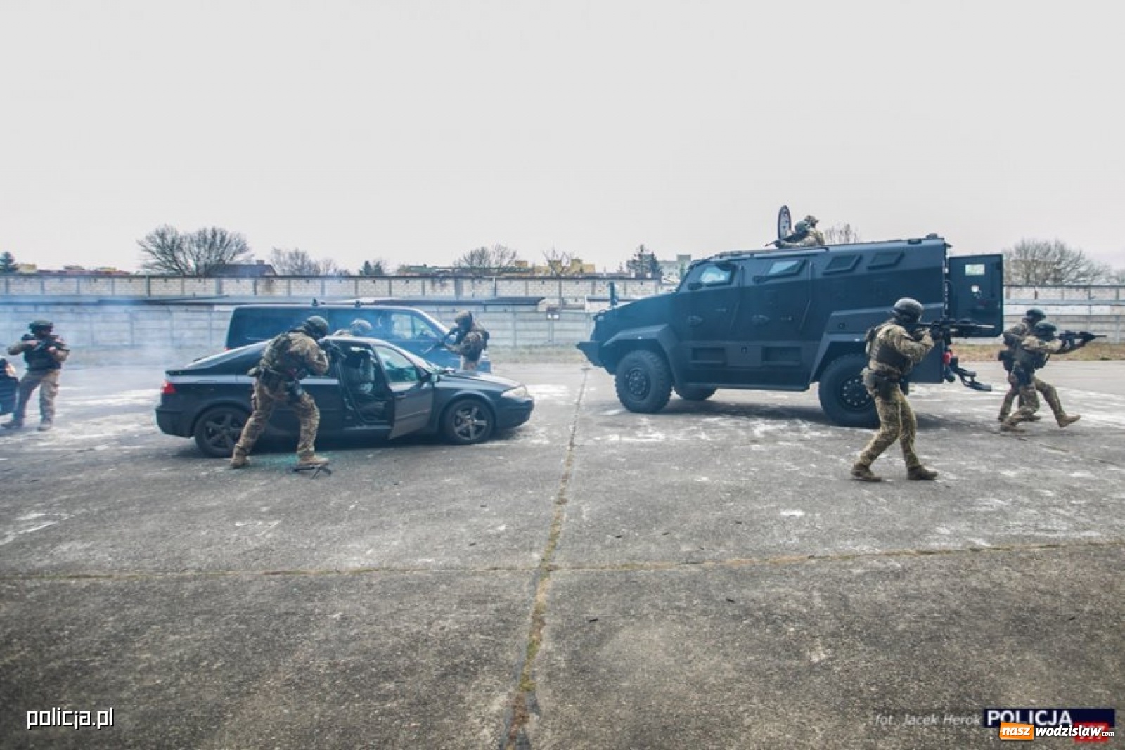 Zdjęcie w galerii na portalu naszwodzislaw.com: Polska policja chwali się nowoczesnym sprzętem [FOTO i WIDEO] wiadomości z regionu