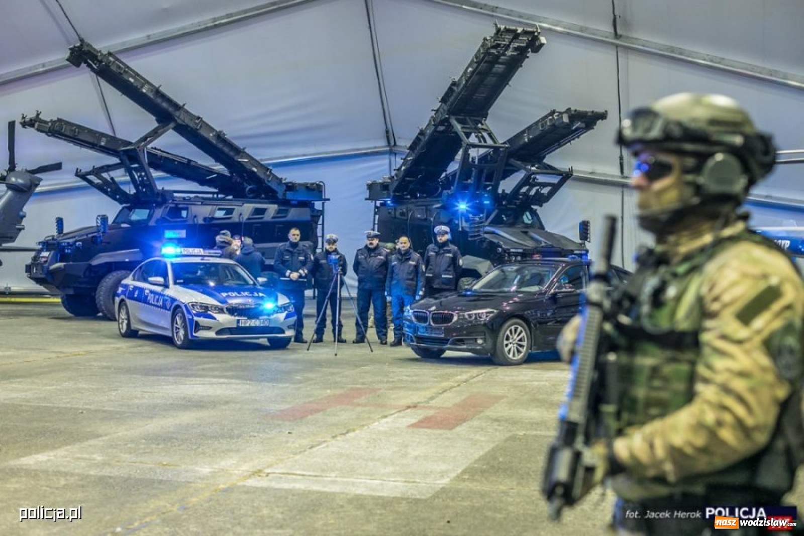Zdjęcie w galerii na portalu naszwodzislaw.com: Polska policja chwali się nowoczesnym sprzętem [FOTO i WIDEO] wiadomości z regionu