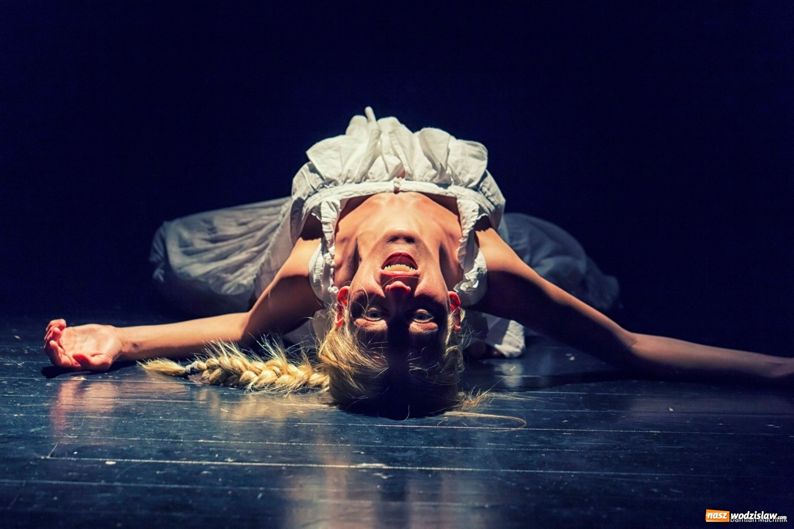 Zdjęcie w galerii na portalu naszwodzislaw.com: Reaktywacja spektaklu na dziesięciolecie teatru SAFO wiadomości z regionu