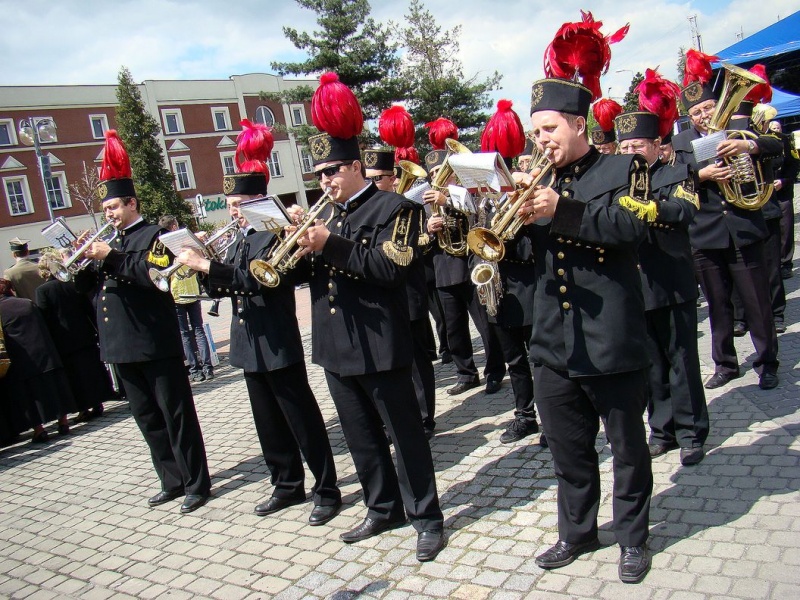 Zdjęcie w galerii na portalu naszwodzislaw.com: Flaga Polski i laska skautowska wiadomości z regionu