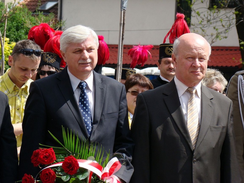 Zdjęcie w galerii na portalu naszwodzislaw.com: Flaga Polski i laska skautowska wiadomości z regionu