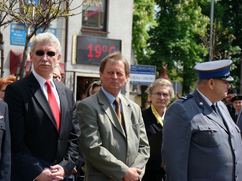 Zdjęcie w galerii na portalu naszwodzislaw.com: Flaga Polski i laska skautowska wiadomości z regionu