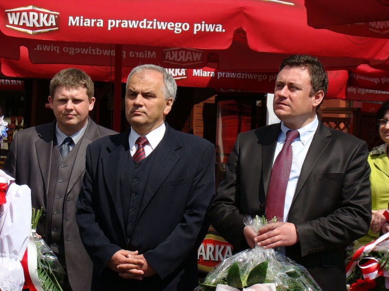 Zdjęcie w galerii na portalu naszwodzislaw.com: Flaga Polski i laska skautowska wiadomości z regionu