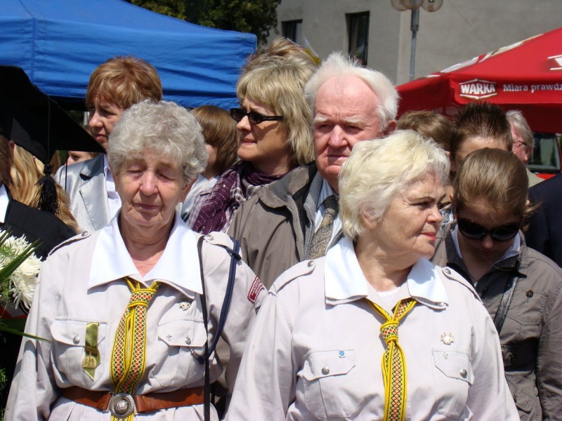 Zdjęcie w galerii na portalu naszwodzislaw.com: Flaga Polski i laska skautowska wiadomości z regionu