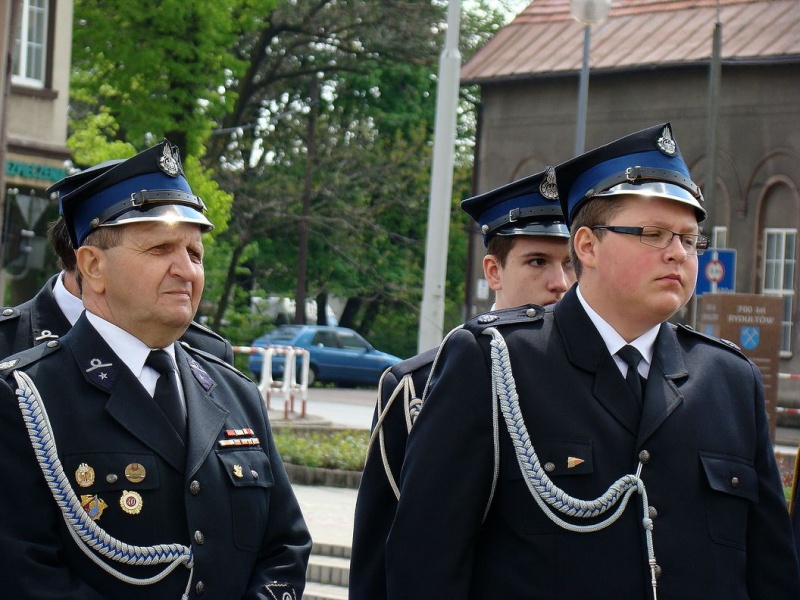 Zdjęcie w galerii na portalu naszwodzislaw.com: Flaga Polski i laska skautowska wiadomości z regionu