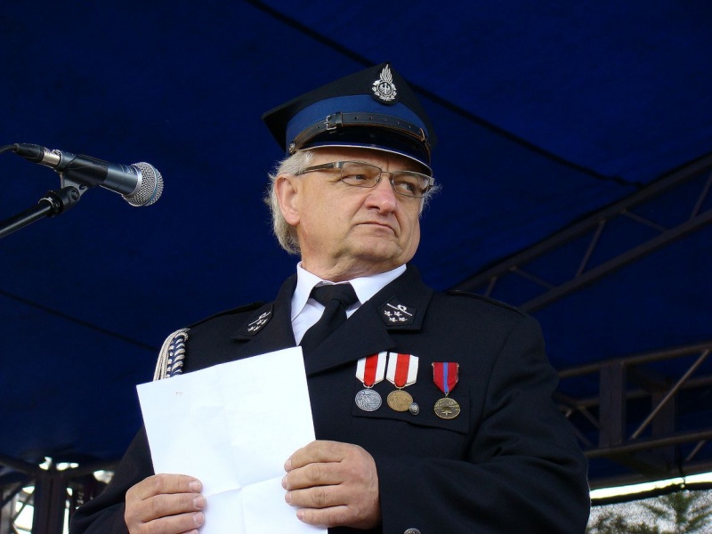 Zdjęcie w galerii na portalu naszwodzislaw.com: Flaga Polski i laska skautowska wiadomości z regionu