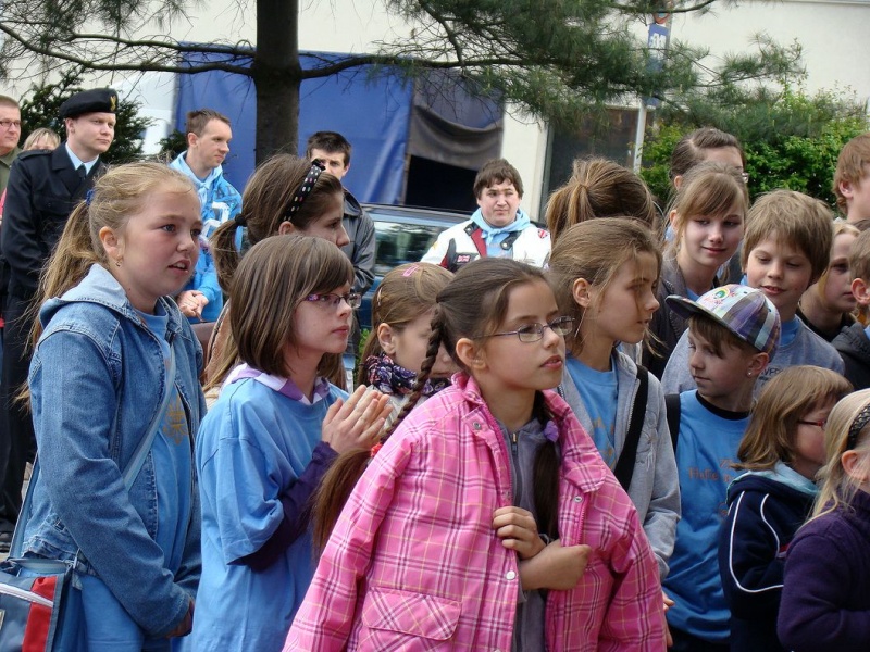 Zdjęcie w galerii na portalu naszwodzislaw.com: Flaga Polski i laska skautowska wiadomości z regionu