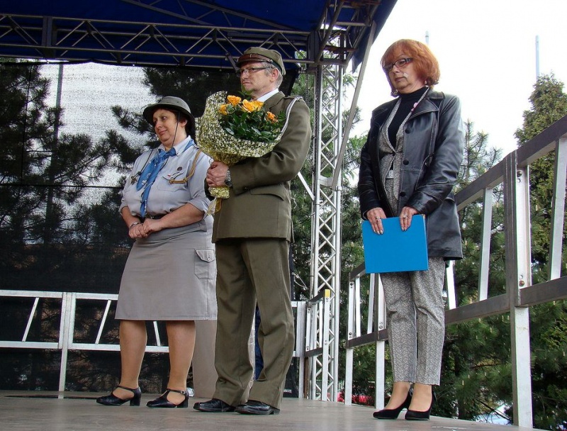 Zdjęcie w galerii na portalu naszwodzislaw.com: Flaga Polski i laska skautowska wiadomości z regionu