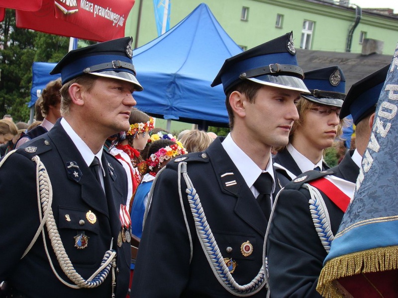 Zdjęcie w galerii na portalu naszwodzislaw.com: Flaga Polski i laska skautowska wiadomości z regionu