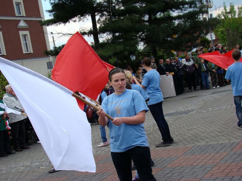 Zdjęcie w galerii na portalu naszwodzislaw.com: Flaga Polski i laska skautowska wiadomości z regionu
